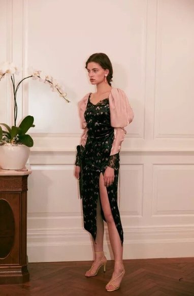 Šaty S Rozparkom Zo 40. Rokov