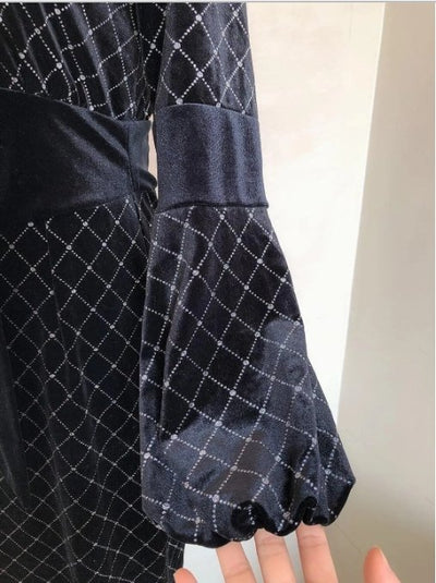 Vintage Šaty Z Čierneho Zlata