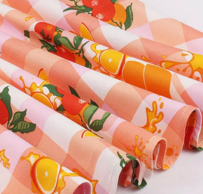 Vintage Šaty S Okrúhlym Výstrihom A Ružovými Kvetmi