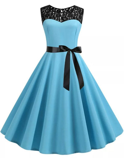 Vintage Pastelové Šaty Pre Služobníctvo