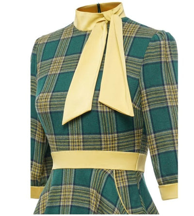 Vintage Zelené Šaty S Eleganciou