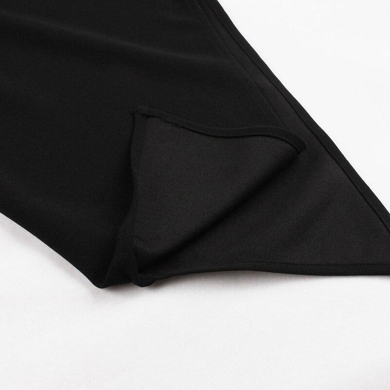 Čierne Šaty Z 50. Rokov S Plávajúcimi Rukávmi