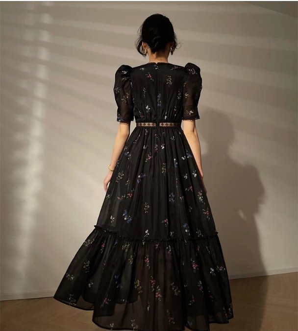 Vintage Čierne Šaty S Výstrihom Do V