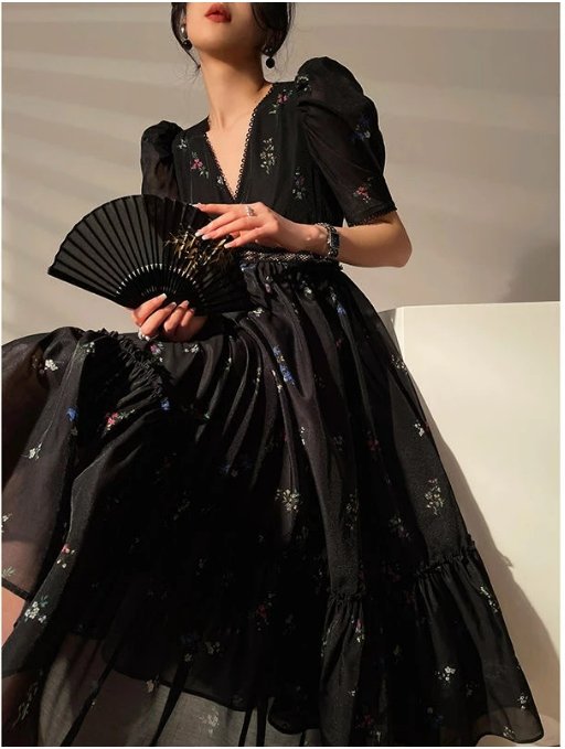 Vintage Čierne Šaty S Výstrihom Do V