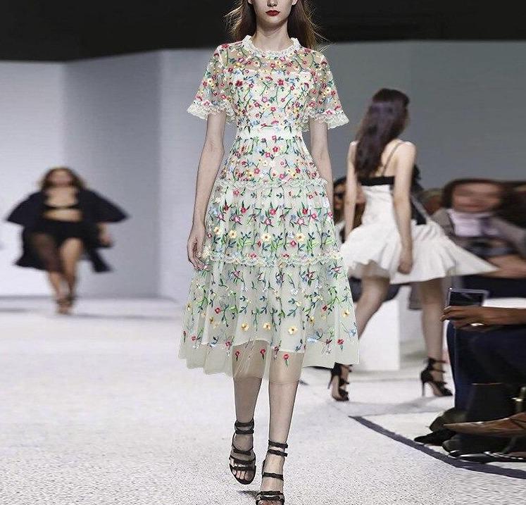 Biele Moderné Vintage Šaty