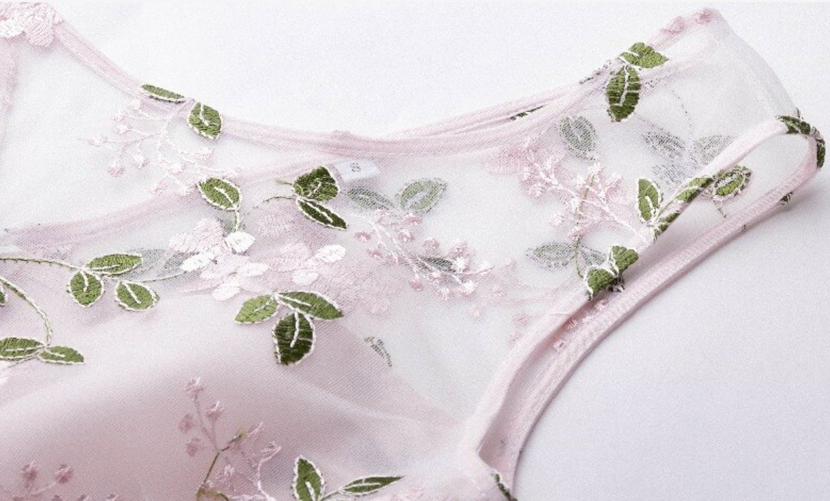 Vintage Vyšívané Šaty S Ružou